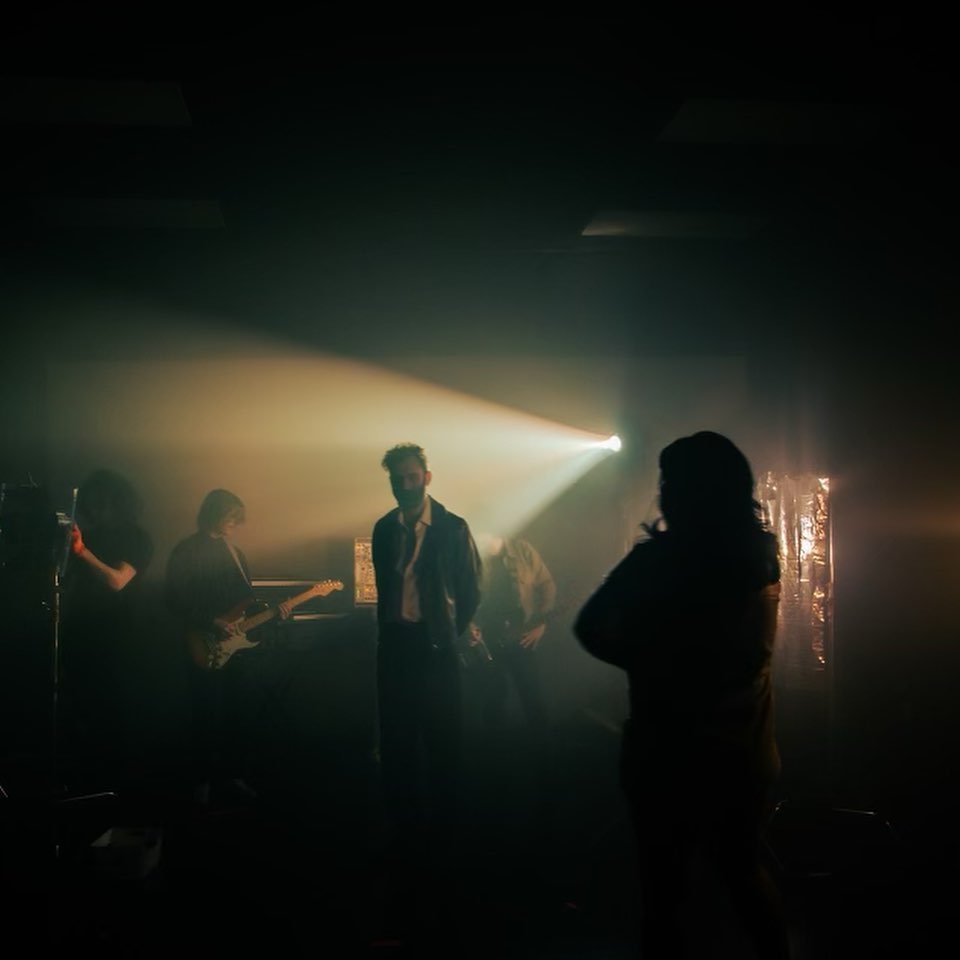 DANS LES COULISSES — Capturé par @areacode512 Р Р вЂ Р РЋРЎв„ўР Р С“ Studio : Black Box Р РЋР вЂљР РЋРЎСџР Р†Р вЂљРІвЂћСћР Р С“ Production : Holy Wire (@holywiremusic) Clip vidéo pour “ Ending of An Age ” Tourné sur place au Cinemaker, album disponible dès maintenant sur @alacarterecords_ —— Inte